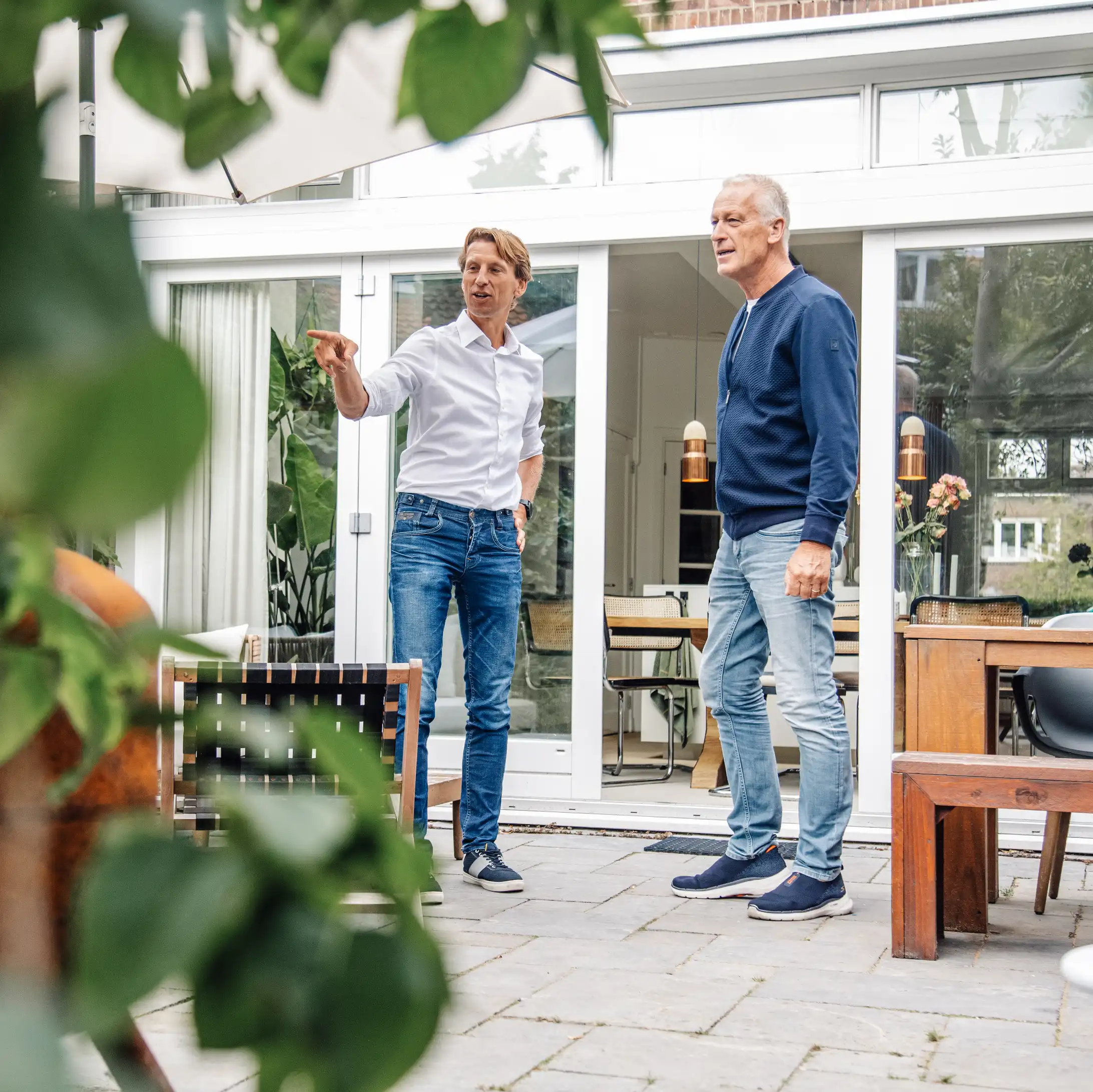 leef-makelaars-slider-bezichtiging-tuin-case-blackdesk