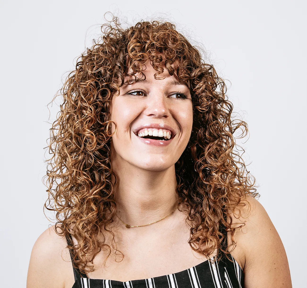 margo-lachend