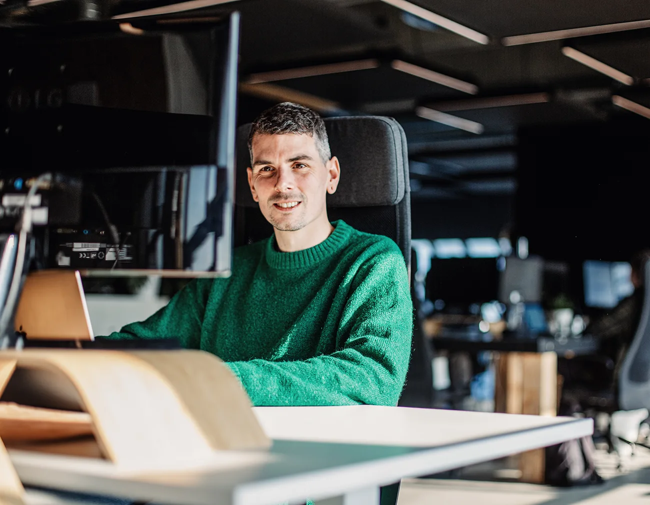 ricky-desk