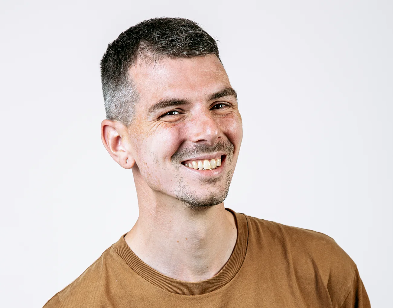 ricky-lachend