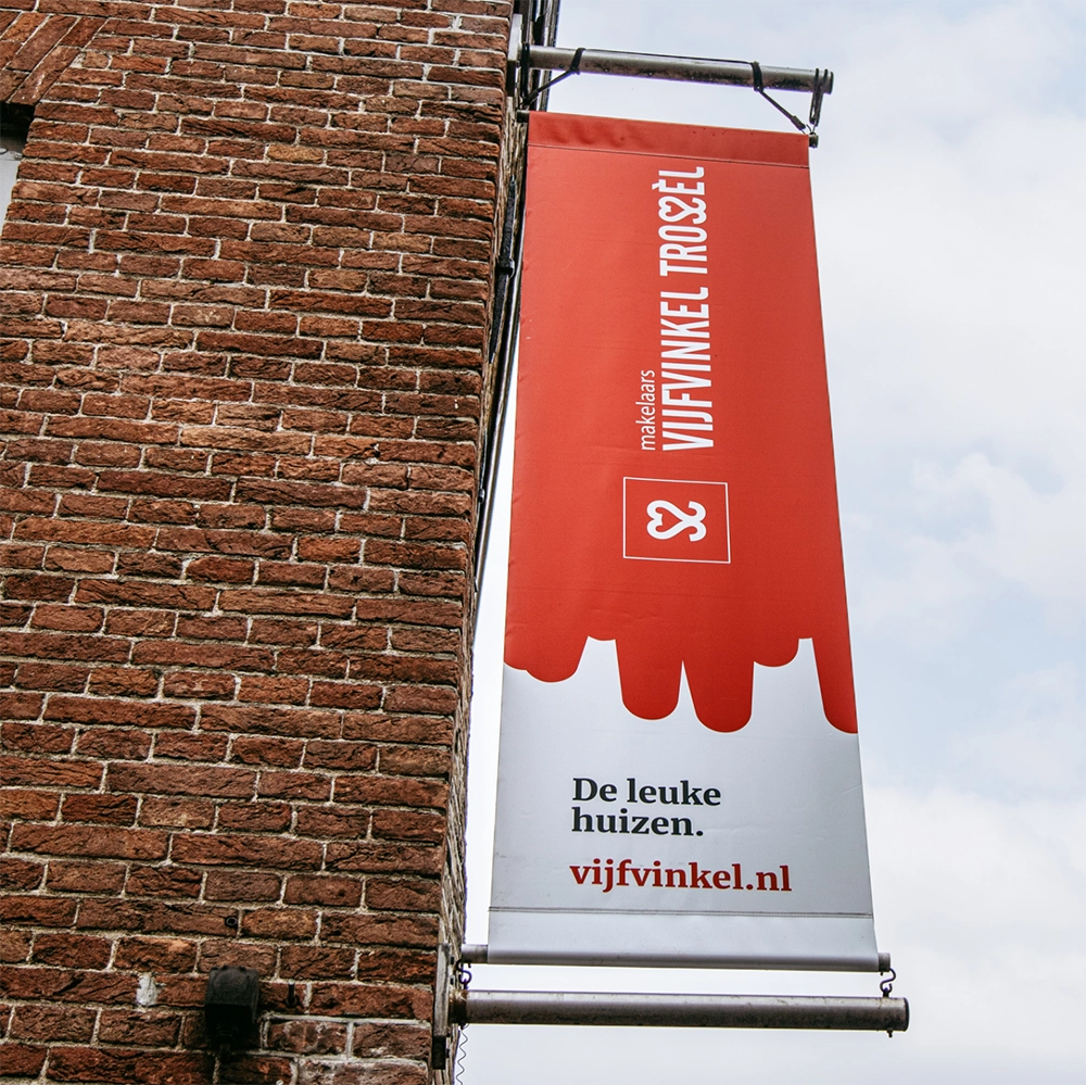 vijfvinkel-trossèl-slider-banier-vlag-gevel-case-blackdesk