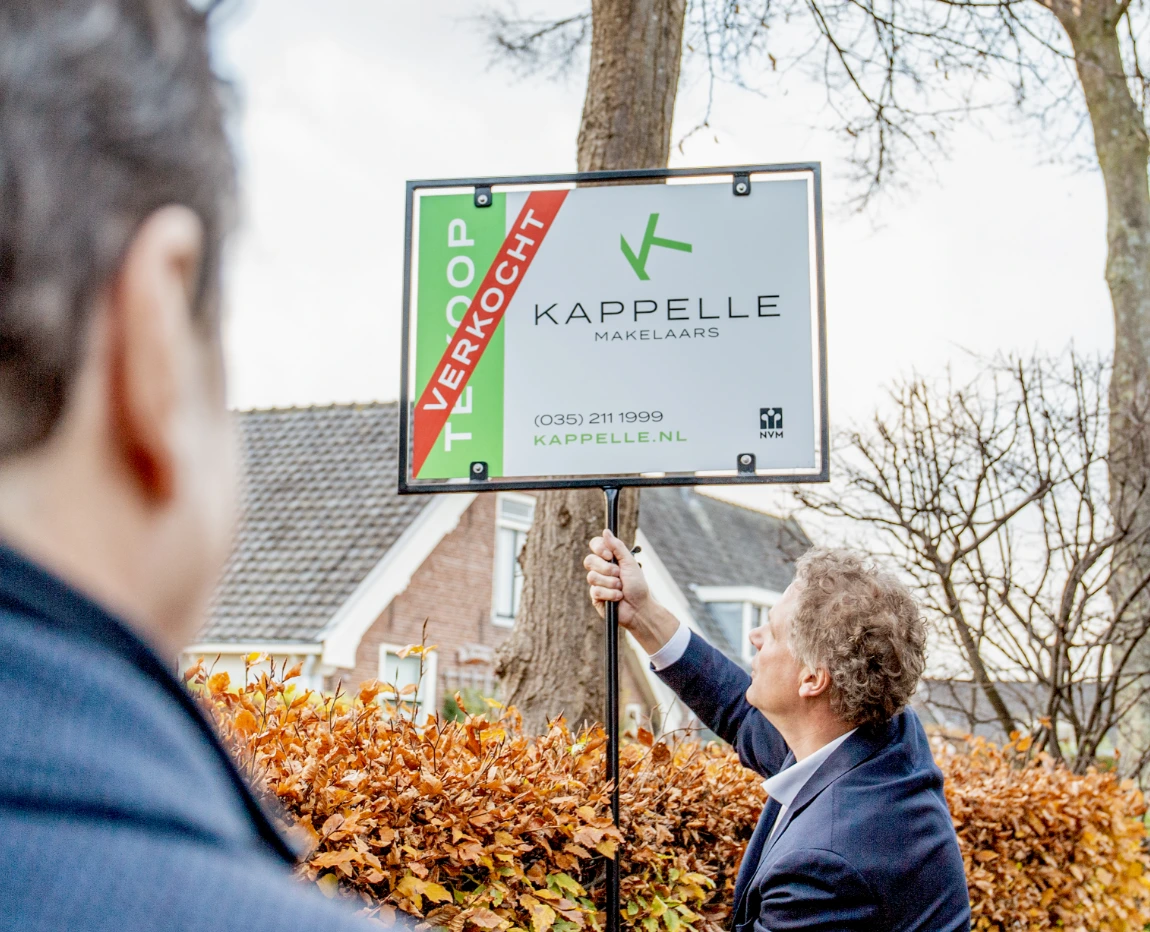 kappelle-makelaars-verkocht-bord-case-blackdesk