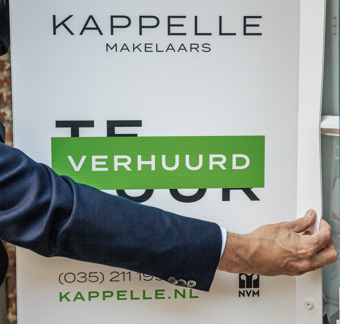 kappelle-makelaars-bord-verhuurd-case-blackdesk